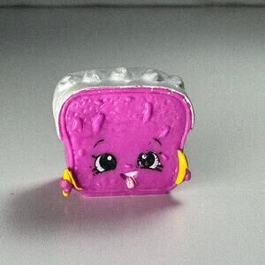 Shopkins Figurine Lana Banana Bread *Flaw Dirty* Season 3 Purple White